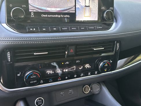 Used 2023 Nissan Rogue SL w/ SL Premium Package FWD image 35