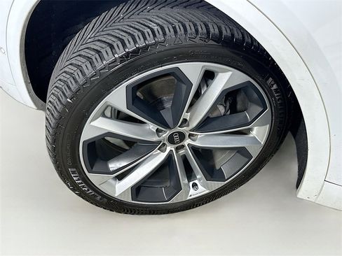 Used 2021 Audi Q5 Prestige w/ Prestige Package image 24
