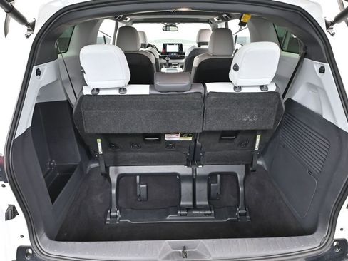 Used 2024 Toyota Sienna XSE AWD/4WD image 41