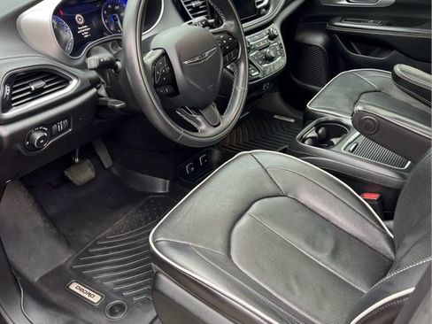 Used 2020 Chrysler Pacifica Limited w/ S Appearance Package image 5