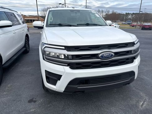 Used 2023 Ford Expedition Max XLT image 4