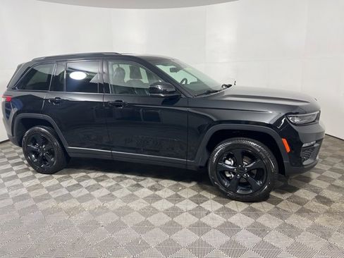 Certified 2023 Jeep Grand Cherokee Limited w/ Luxury Tech Group II image 11