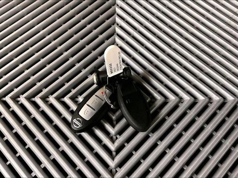 Used 2021 Nissan Frontier PRO-4X w/ Pro-4x Utility Package image 11