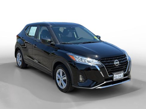 Used 2023 Nissan Kicks S FWD image 7