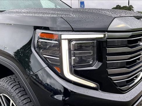 Used 2024 GMC Sierra 1500 AT4 w/ Technology Package AWD/4WD image 31