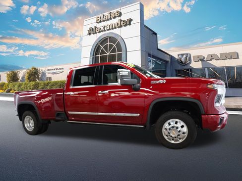 Used 2024 Chevrolet Silverado 3500 High Country w/ High Country Premium Package AWD/4WD image 2