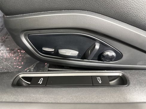 Certified 2025 Porsche 911 Carrera image 38