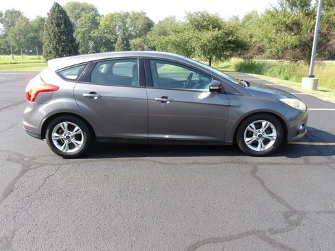 Used 2014 Ford Focus SE FWD image 2