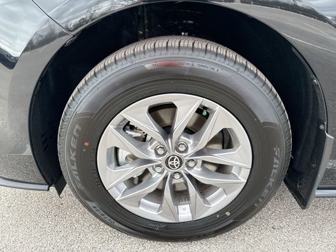 Certified 2026 Toyota Sienna XLE image 19