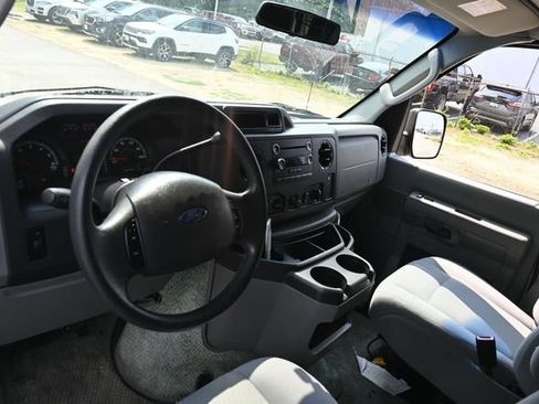 Used 2009 Ford E-150 and Econoline 150 Wagon RWD image 11