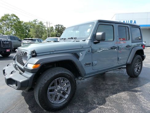Used 2025 Jeep Wrangler Unlimited Sport AWD/4WD image 8