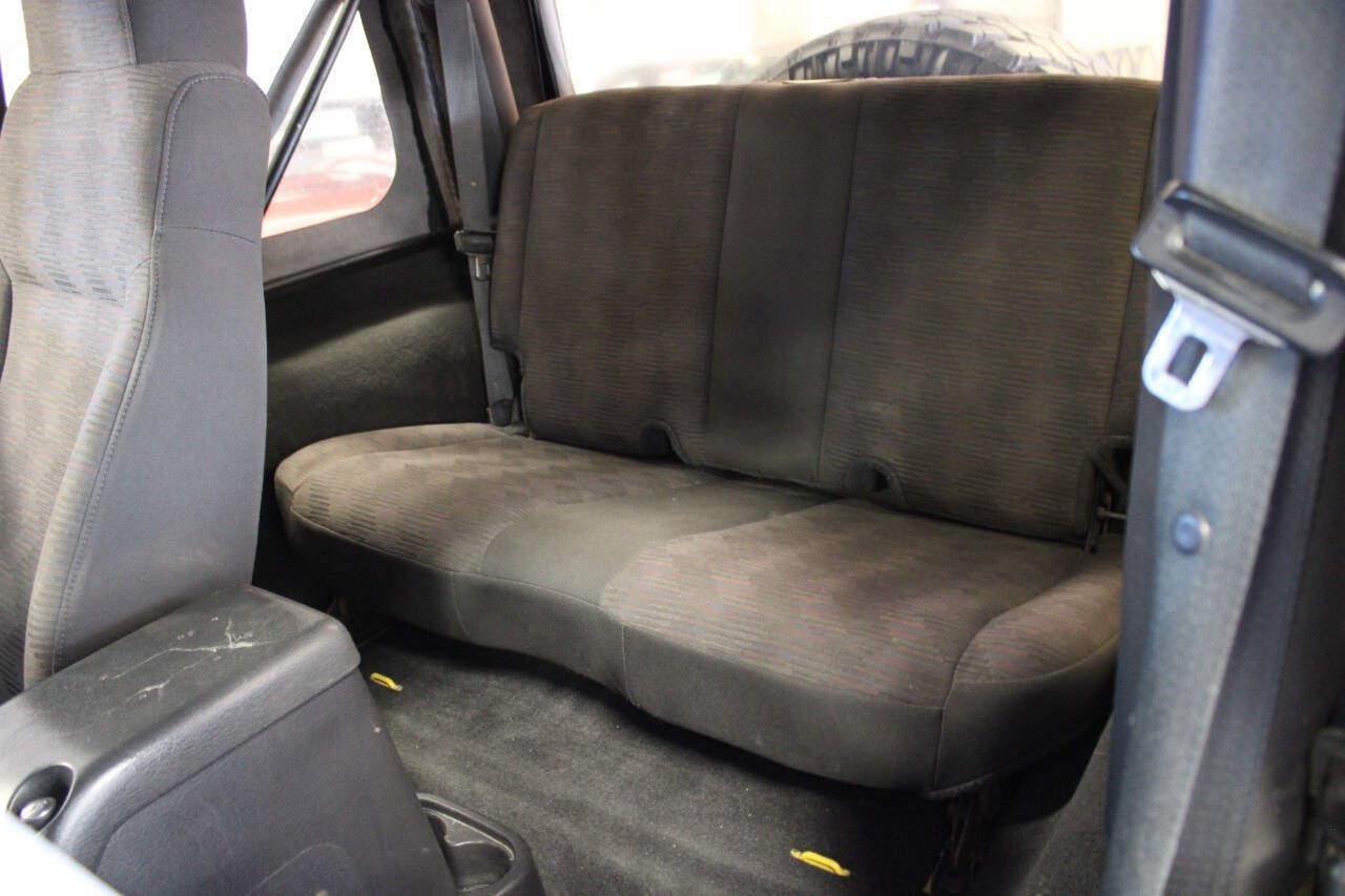 Used 2005 Jeep Wrangler Sport w/ 30" Tire & Wheel Group AWD/4WD image 29