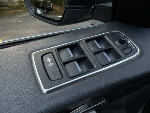 Used 2018 Jaguar F-PACE Prestige image 14