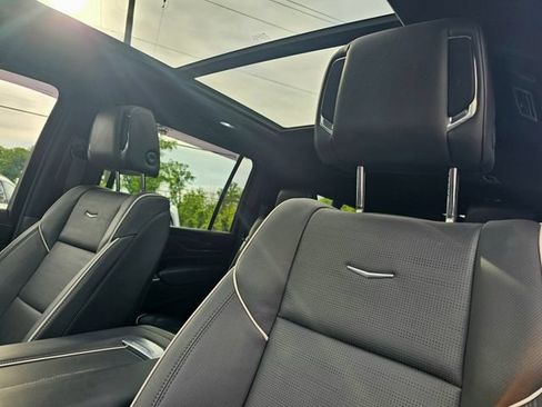 Used 2023 Cadillac Escalade ESV Premium Luxury w/ Performance Package AWD/4WD image 16