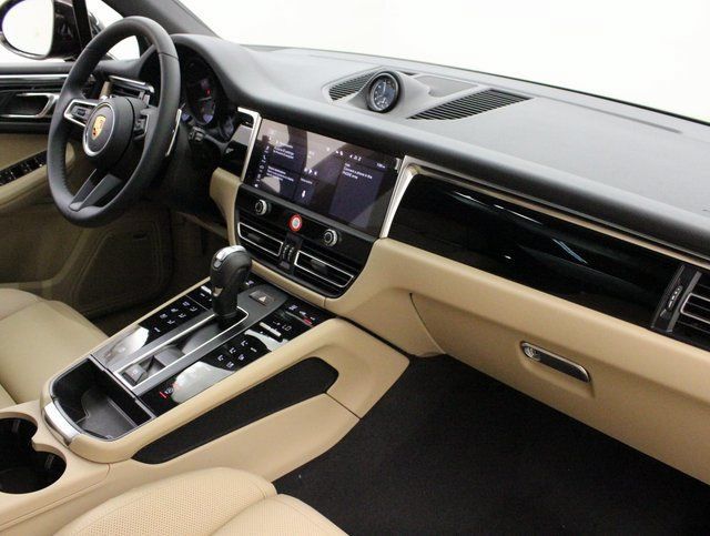 Used 2024 Porsche Macan AWD/4WD image 18