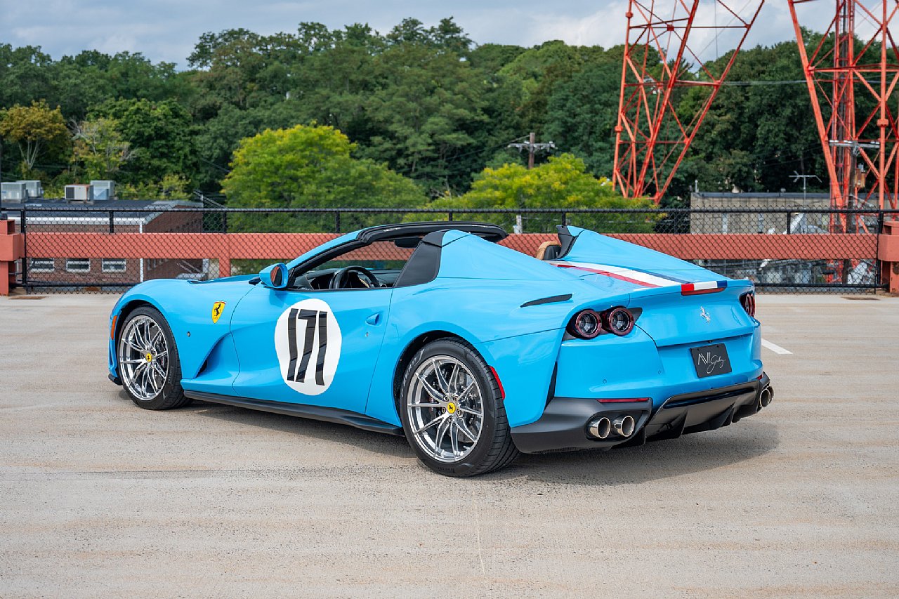 Used 2022 Ferrari 812 GTS RWD image 2