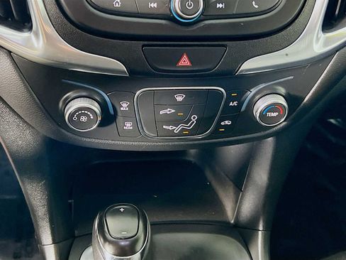 Used 2021 Chevrolet Equinox LT AWD/4WD image 16