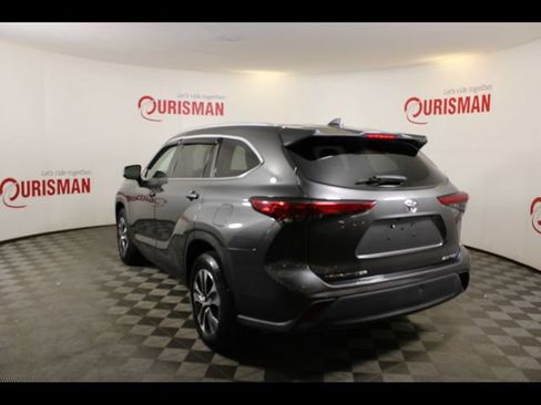 Used 2023 Toyota Highlander XLE AWD/4WD image 6