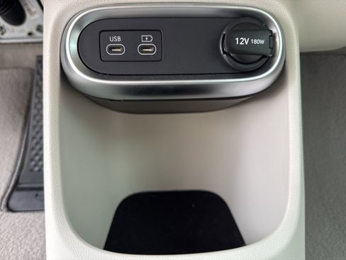 Used 2024 Genesis GV60 RWD image 28