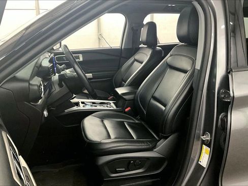 Certified 2022 Ford Explorer XLT w/ Equipment Group 202A image 24