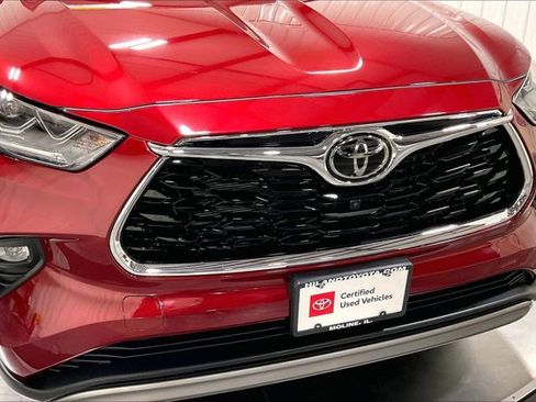 Used 2026 Toyota Highlander Platinum image 31