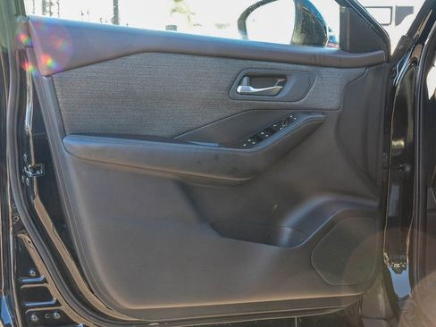 Used 2023 Nissan Rogue SV image 22