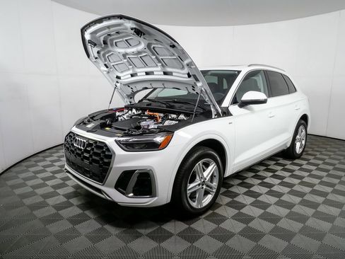Used 2024 Audi Q5 e Premium w/ Convenience Package AWD/4WD image 32