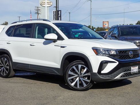 Used 2022 Volkswagen Taos SE image 2