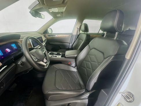 Used 2025 Volkswagen Atlas SE image 13