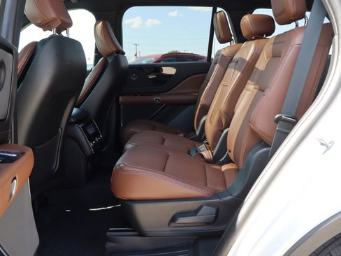 Used 2024 Lincoln Aviator Reserve w/ Elements Package Plus image 11