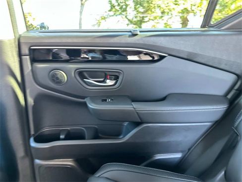 New 2025 Honda Pilot Touring image 15