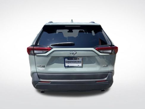 Used 2019 Toyota RAV4 XLE w/ Convenience Package FWD image 4