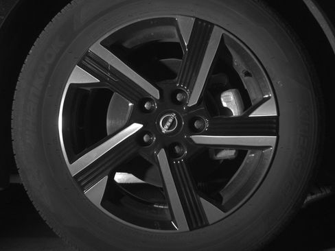 Used 2025 Nissan Sentra SV image 13