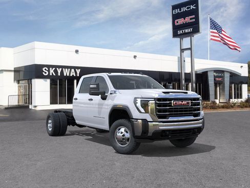 New 2026 GMC Sierra 3500 Pro image 1