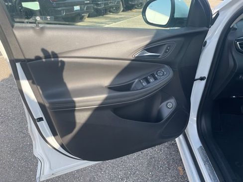 Used 2022 Buick Encore GX Select w/ Sport Touring Package image 13