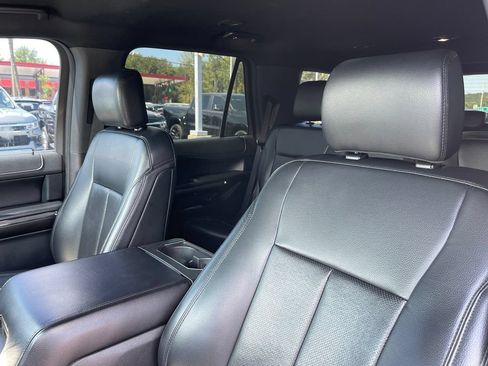 Used 2019 Ford Expedition XLT w/ Equipment Group 202A RWD image 14