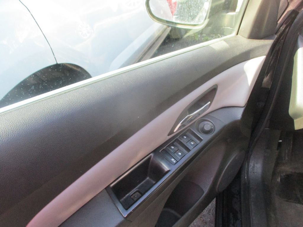 Used 2012 Chevrolet Cruze LS w/ Connectivity Package FWD image 8