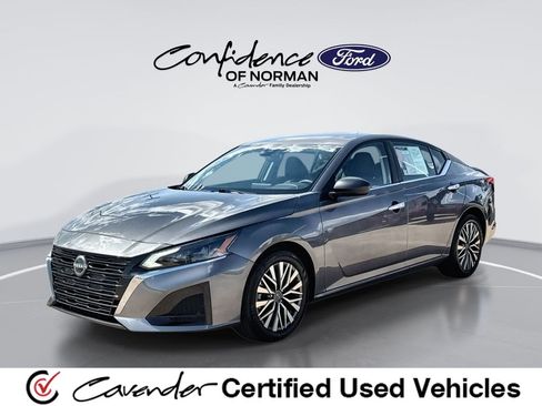 Used 2025 Nissan Altima 2.5 SV FWD image 1