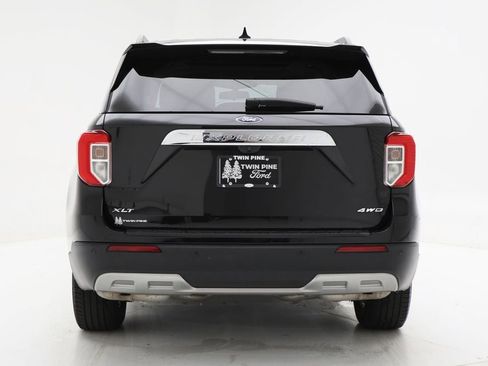 Used 2022 Ford Explorer XLT w/ Equipment Group 202A image 9