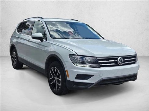 Used 2021 Volkswagen Tiguan SE FWD image 3