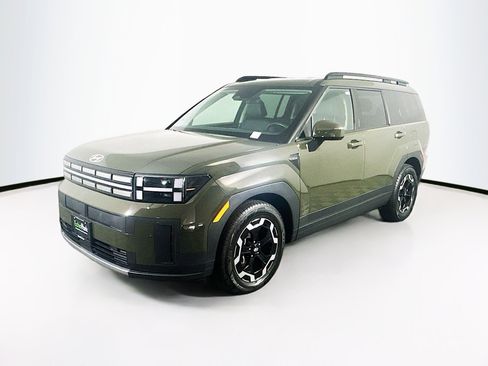 Used 2025 Hyundai Santa Fe SEL FWD image 3