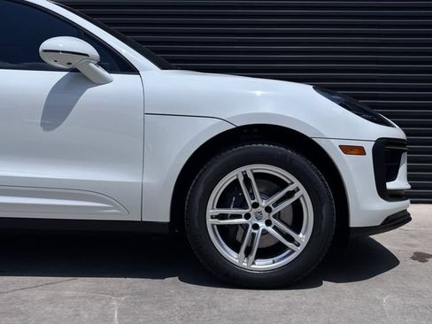 Certified 2026 Porsche Macan AWD/4WD image 11