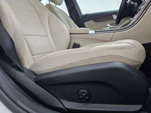 Used 2020 Mercedes-Benz C 300 4MATIC Sedan image 14