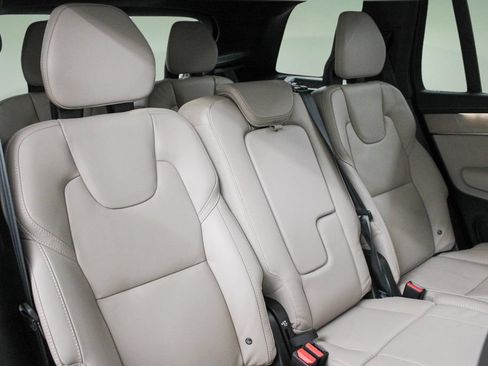 Used 2025 Volvo XC90 B5 Ultra AWD/4WD image 28