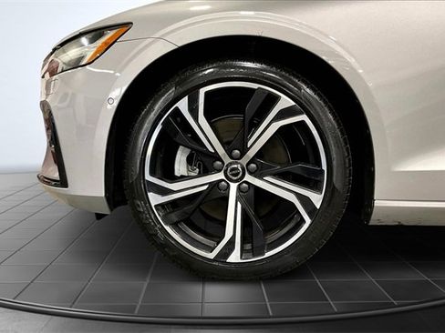Certified 2024 Volvo S60 B5 Ultimate image 9