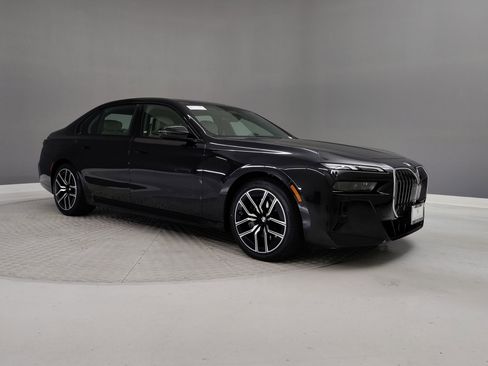 Certified 2023 BMW 740i image 31