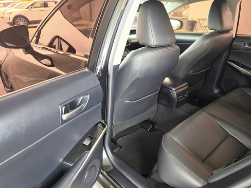 Used 2017 Lexus IS 200t w/ Premium Package RWD image 17