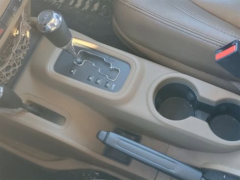 Used 2014 Jeep Wrangler Unlimited Rubicon w/ Connectivity Group image 17