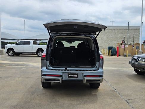 Used 2025 INFINITI QX80 Sensory image 6