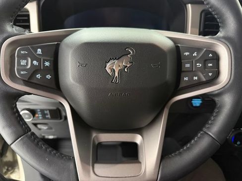 Used 2025 Ford Bronco Outer Banks AWD/4WD image 11